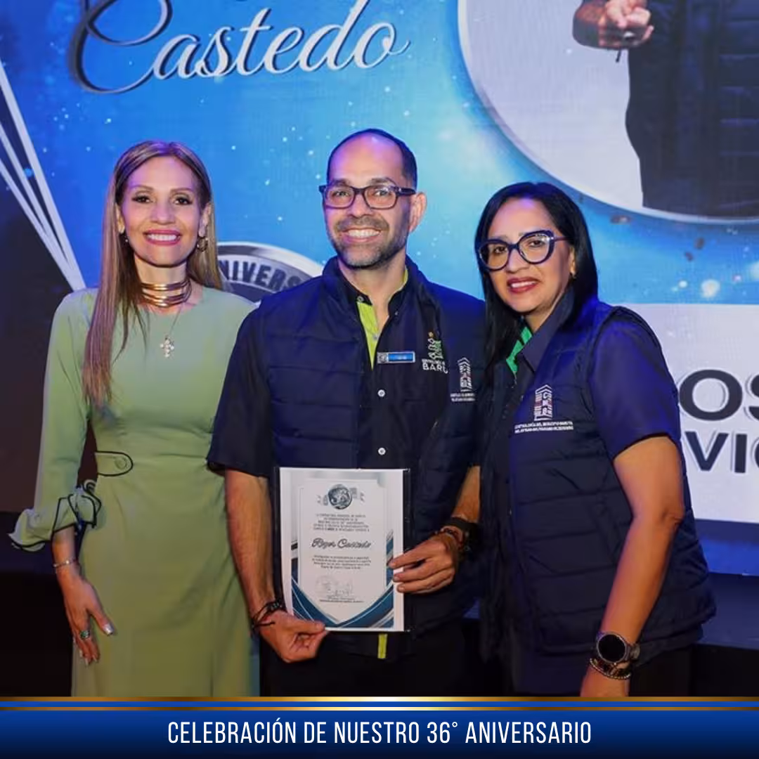 Entrega de botones por años de servicio